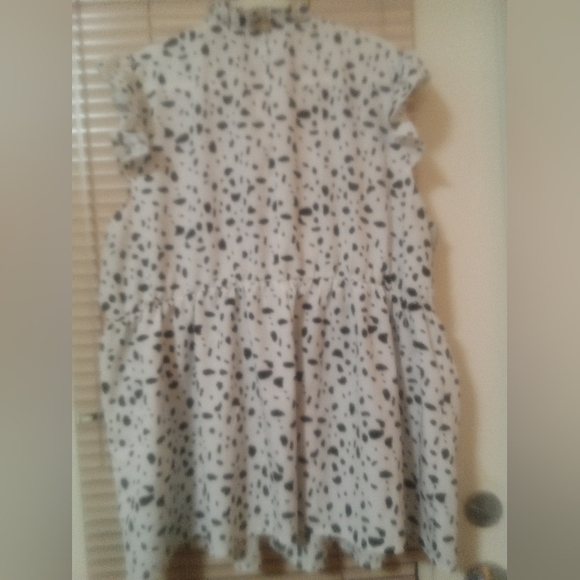 Black and white blouse with ruffles - Picture 4 of 10